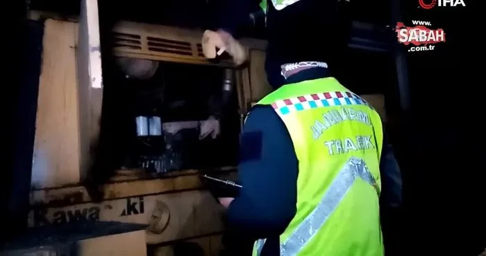 Tekirdağ’da sır gibi olay... Yol ortasına terk edilen iş makinesinde kurşun izlerine rastlandı | Video