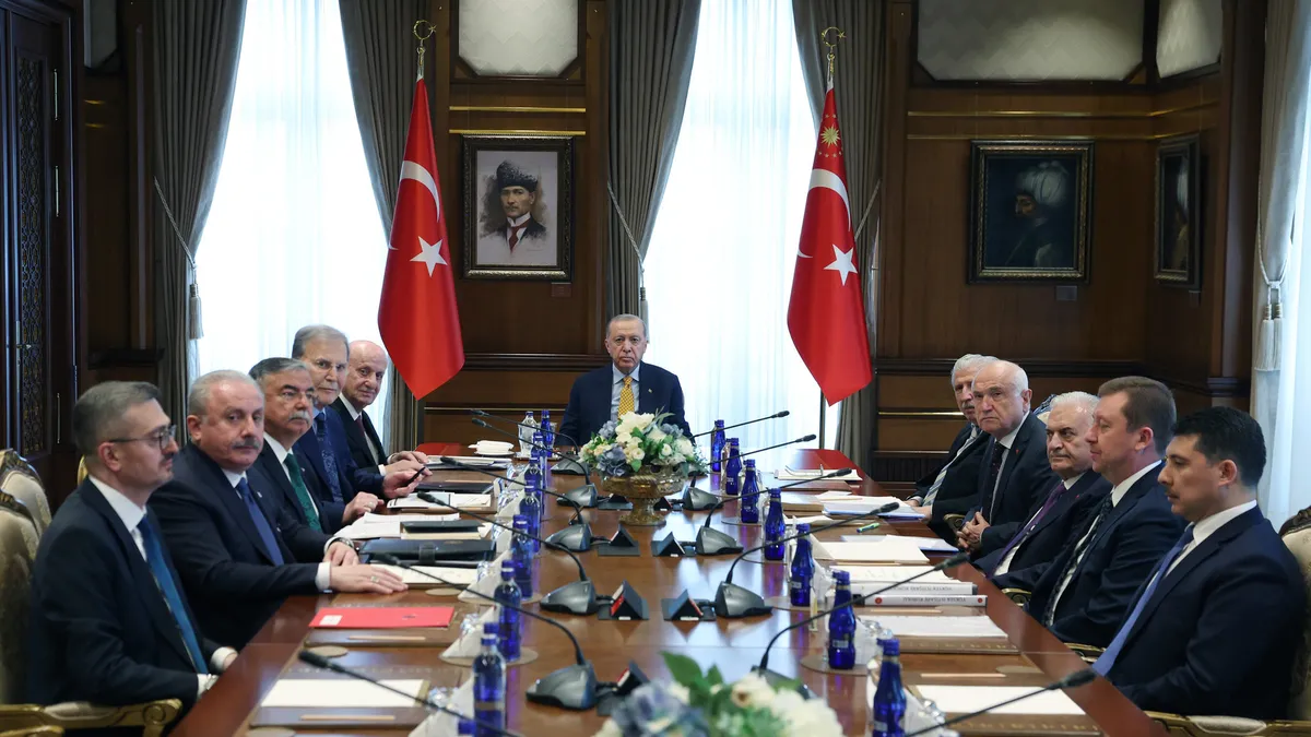 SON DAKİKA I Cumhurbaşkanlığı Yüksek İstişare Kurulu sona erdi! İletişim Başkanı Duran’dan yazılı açıklama: “Terörsüz Türkiye ve ateşkes vurgusu” SON DAKİKA I Cumhurbaşkanlığı Yüksek İstişare Kurulu sona erdi! İletişim Başkanı Duran’dan yazılı açıklama: “Terörsüz Türkiye ve ateşkes vurgusu”