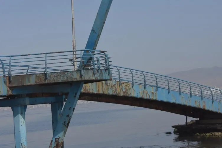 Son dakika CHP�li belediyenin büyük şov ile açtığı Barış Manço Köprüsü