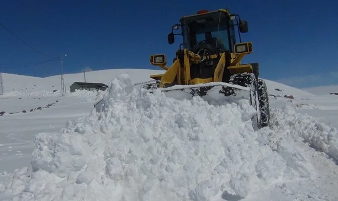 Kars’ta kar nedeniyle 58 köy yolu kapandı