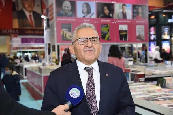 4-kayseri-kitap-fuarini-10-gunde-815-bin-kisi-gezdi-1639400634023.jpg