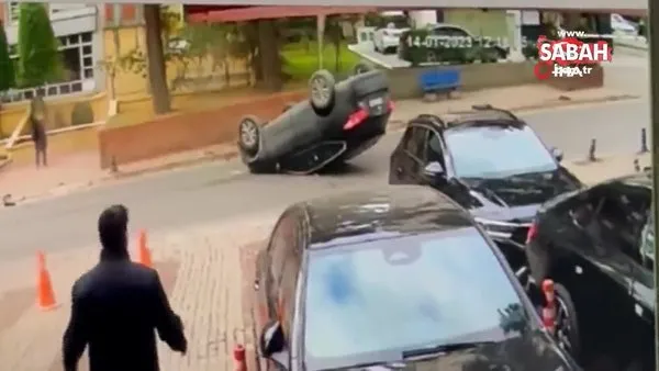 Kadıköy’de korkutan kaza: Yaşlı sürücünün yayaya çarpıp takla attığı anlar kamerada | Video
