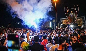 Manchester City taraftarı Taksim’de şampiyonluğu kutladı
