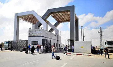 Refah Kapısı sınırlı geçişlere açıldı