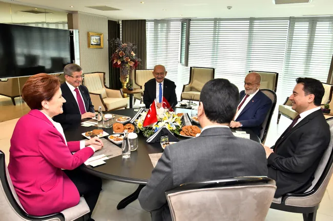 pazarlik-desifre-oldu-chp-son-tercihimdi-demisti-ahmet-davutoglu-iyi-partiden-bakin-kac-vekil-istemis-1691051645536.jpg Pazarlık deşifre oldu! CHP son tercihimdi demişti: Ahmet Davutoğlu İYİ Parti’den bakın kaç vekil istemiş…
