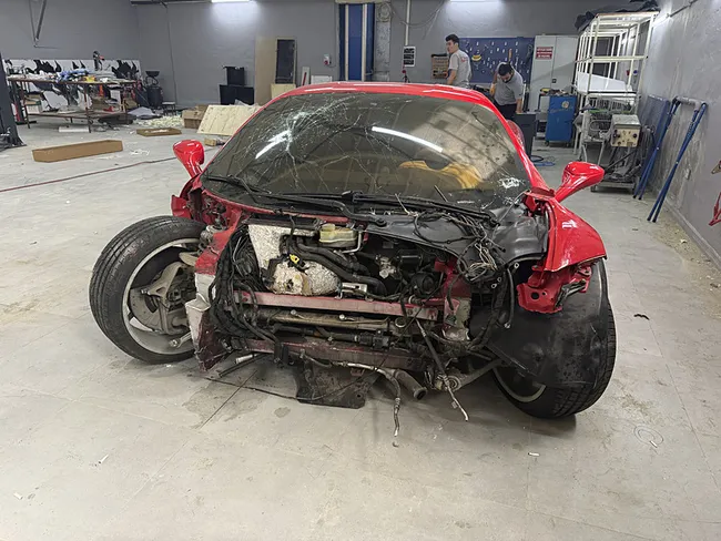 O Ferrari satıldı! Tamir ustası teste çıkardığı lüks aracı perte çıkarmıştı... Satın alan kişi bir futbolcu!