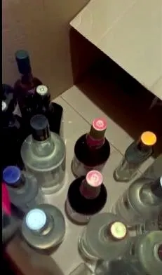 yilbasi-oncesi-sahte-icki-ureticilerine-sok-operasyon-7-bin-250-litre-sahte-icki-ele-gecirildi-1703684536608.jpg