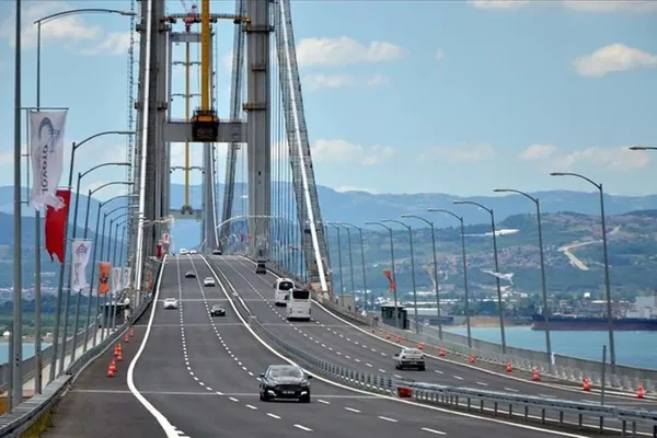 uraloglu-bayramda-293-milyon-arac-otoyol-ve-koprulerden-gecti-1780648166285.jpg