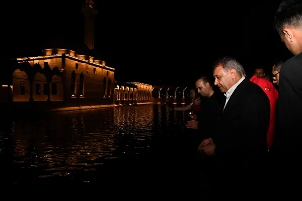 sanayi-ve-teknoloji-bakani-mehmet-fatih-kacir-gece-balikligolu-gezdi-1790841526460.jpg