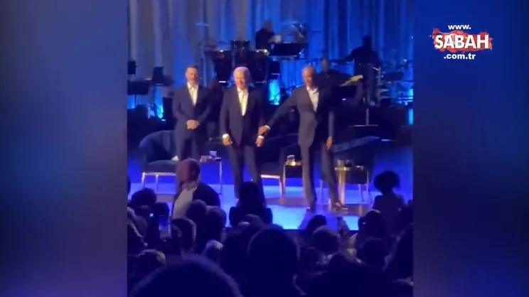 ABD Başkanı Biden sahnede dondu kaldı! İmdadına Obama yetişti