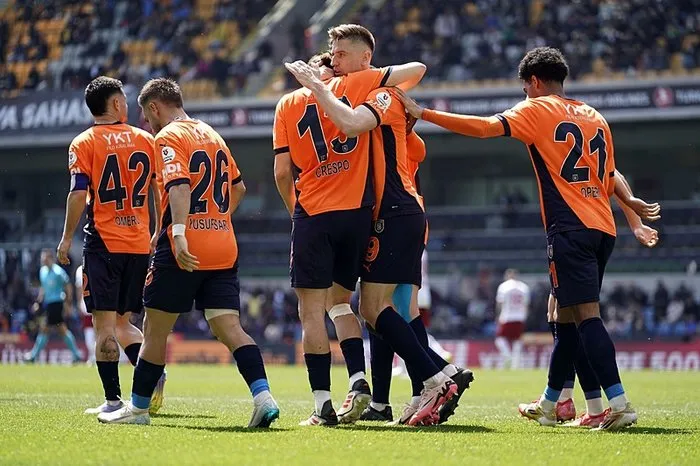 super-ligin-en-golcu-yedek-kulubesi-basaksehir-ve-fenerbahcede-1747992524800.jpeg