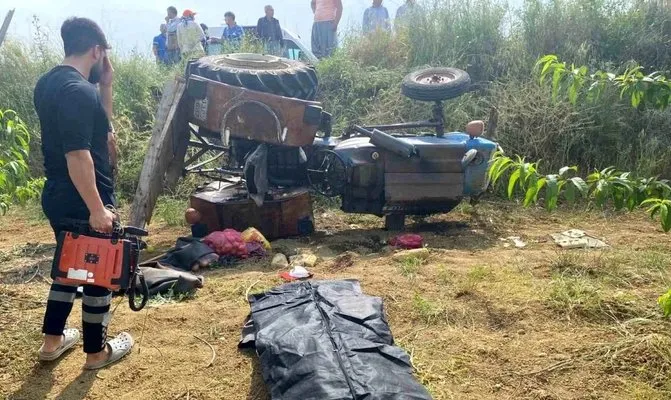 Tarsus’ta traktör sürücüsü devrilen aracın altında kalarak öldü
