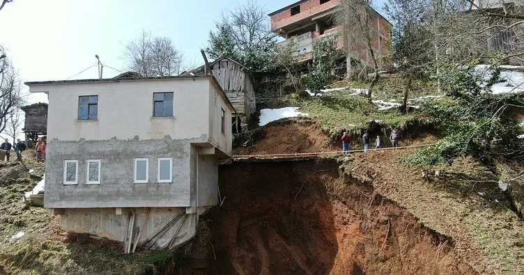 Son dakika: Trabzon’da heyelan! Arsin ve Düzköy’de evler boşaltıldı: O taş düşerse mahalle yok olur