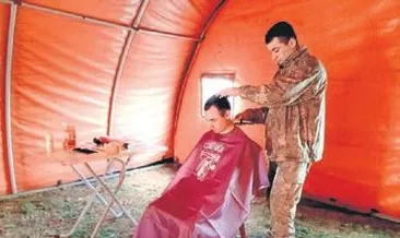 Depremzedenin tıraşı Mehmetçik’ten