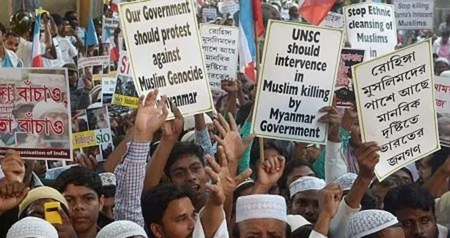 Rohingya Müslümanları için öfke cuması