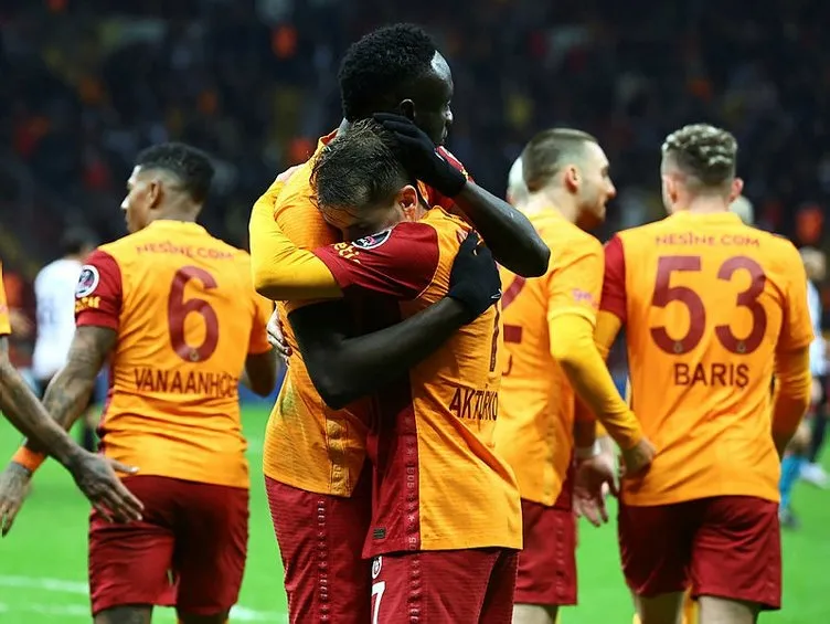 Son dakika: Galatasaray’da ayrılacaklar ve gelecekler belli oldu! Devre arasında dev transfer operasyonu...