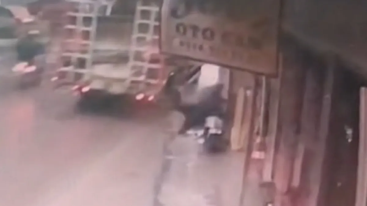 Manisa’da korku dolu anlar kamerada! Lise öğrencisi ölümden döndü Manisa’da korku dolu anlar kamerada! Lise öğrencisi ölümden döndü