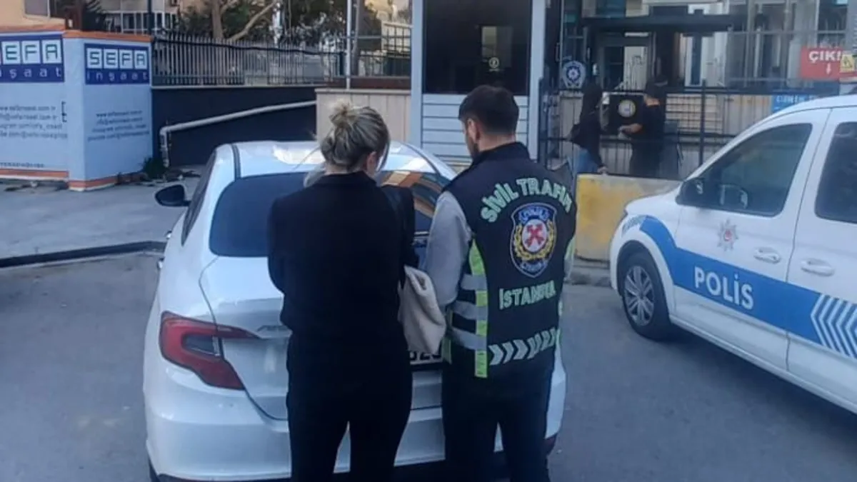 Kadıköy’de drift atan genç kızın ehliyetine el konuldu: Sanal devriye ekipleri 48 bin lira ceza kesti Kadıköy’de drift atan genç kızın ehliyetine el konuldu: Sanal devriye ekipleri 48 bin lira ceza kesti