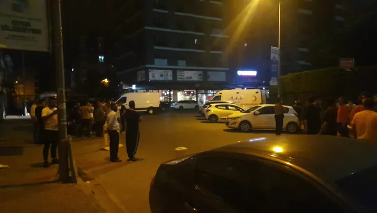 Son dakika: İzmir'de hastane önünde bekleyenlere kurşun yağmuru! Saniye saniye kaydedildi: 3'ü ağır 5 yaralı var...