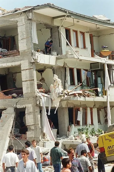 Deprem uzmanı Gündoğdu: Marmara sakin, Akdeniz’deki normal faylanma