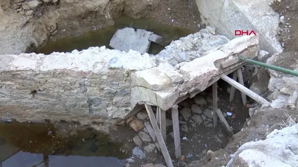 Üsküdar'da asfaltın hemen altından tarihi kalıntılar çıktı