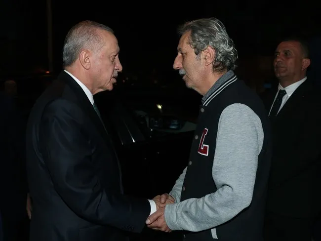 baskan-erdogandan-betul-onderoglunun-ailesine-taziye-ziyareti-1729018433018.jpg