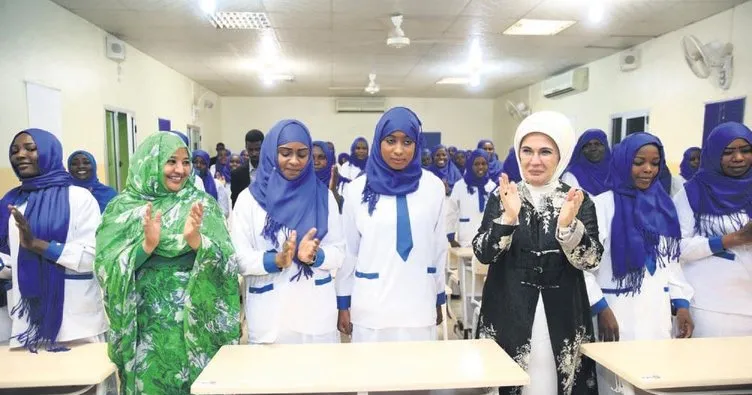Emine Erdoğan, Sudanlı kadın vekillerle buluştu