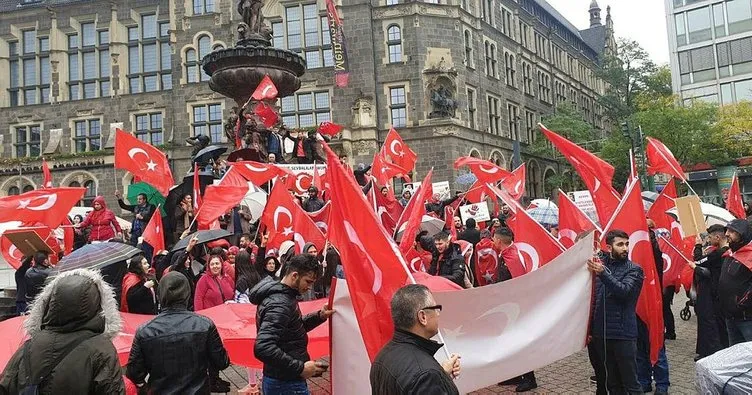 Binlerce Türk, Barış Pınarı için yürüdü