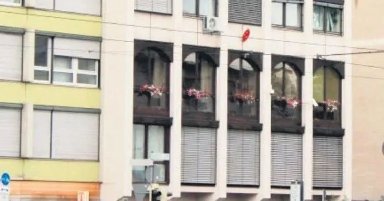 Başkonsolosluğa taşlı saldırı