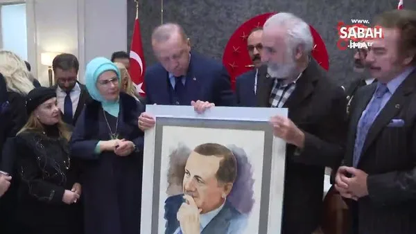 Ünlü sanatçılar Atatürk Havalimanı'nda Cumhurbaşkanı Erdoğan'ın 65. doğum gününü kutladı!