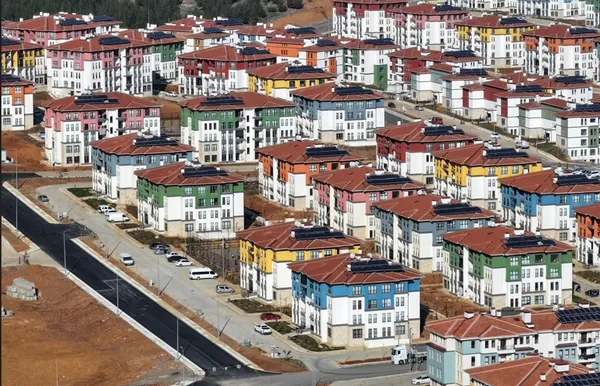 asrin-insasi-turkiyenin-basarisi-455-bin-konut-tamam-1766572797132.jpg