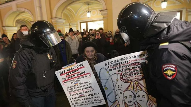 Rusya Ukrayna savaşı şiddetlenerek devam ediyor! Zelenskiy'den flaş açıklama: Havalimanı yerler bir...