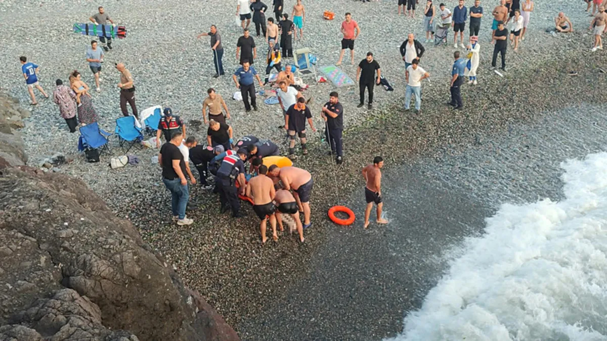 Giresun'da denizde can pazarı: Boğulma tehlikesi geçiren 4 kişiden biri öldü