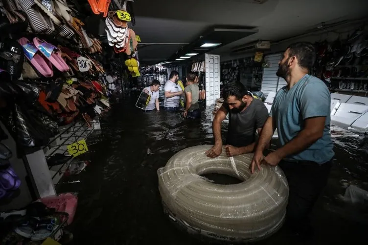 Eminönü'nde selin ardından son durum