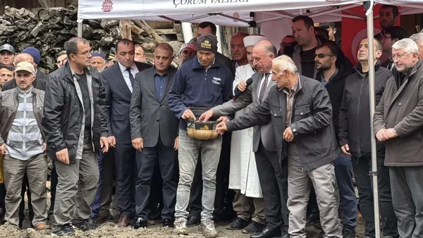 corumlu-sehit-mustafa-uslunun-annesine-soz-verdigi-evin-temeli-atildi-1743861801725.jpg