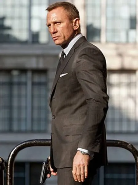 James Bond filmindeki Adanalı teyze