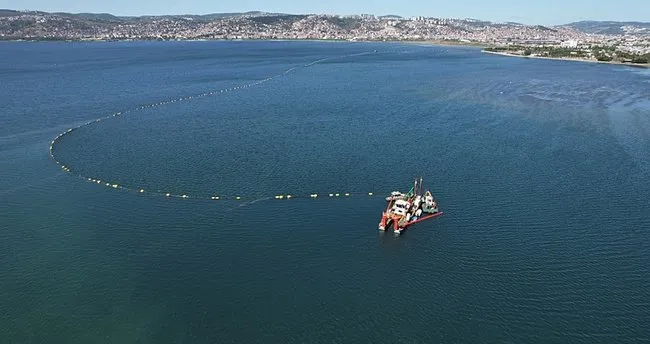 İzmit Körfezi’nde 100 bin kamyon çamurun çıkarıldığı bölgedeki iyileşme görüntülendi