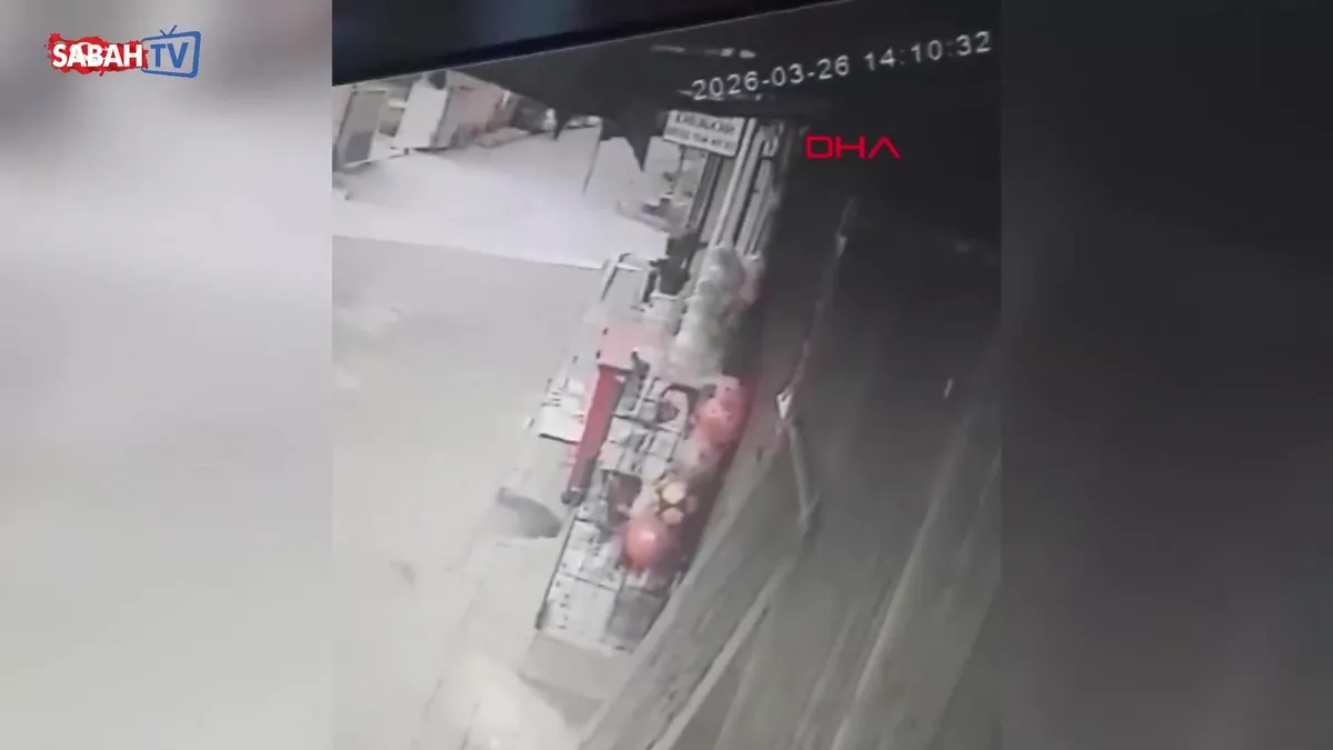 Fatih’te inanılmaz olay: Alışveriş yaptığı bakkalı oyuncak silahla bastı! | Video videosunu izle Fatih’te inanılmaz olay: Alışveriş yaptığı bakkalı oyuncak silahla bastı! | Video videosunu izle