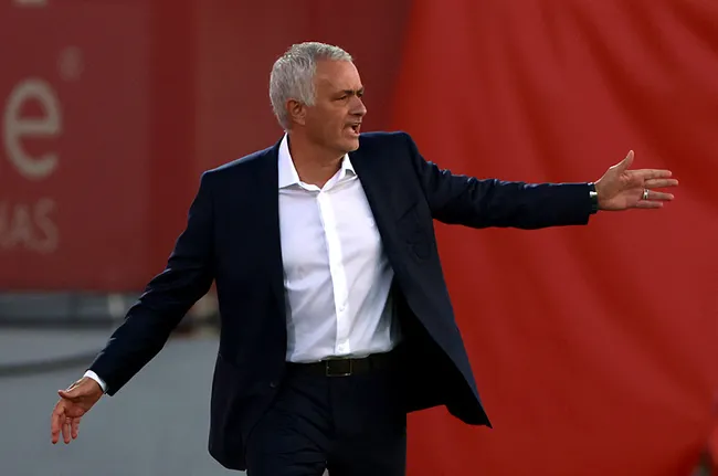 mourinholu-benfica-deplasmanda-farkli-kazandi-1758397668597.jpg