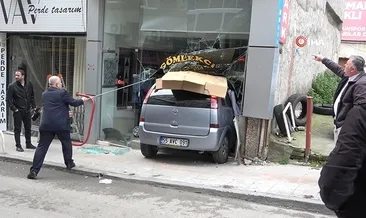 Otomobil terzi dükkanına daldı