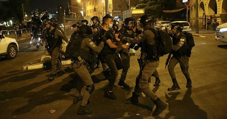 Son Dakika Haberi... İşgalci İsrail’in polisleri durmuyor! Akşam namazından sonra cemaate saldırdılar