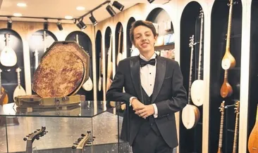 Sesi yaşından büyük