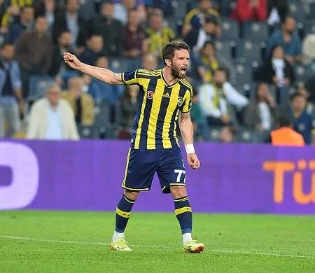 Fenerbahçe’de gidecek ve kalacak futbolcular belli oldu
