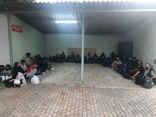 İzmir’de göçmen kaçakçılığı operasyonu: 4 gözaltı