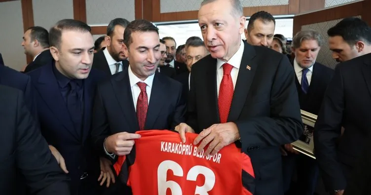 Başkan Erdoğan’a Karaköprü forması hediye edildi