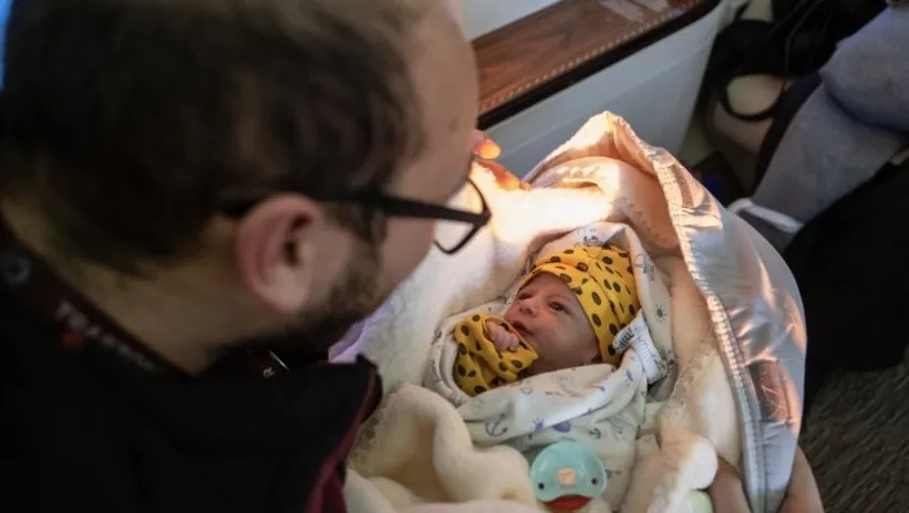 Yeni bir hayata adım! Depremzede 15 bebek Ankara’ya getirildi