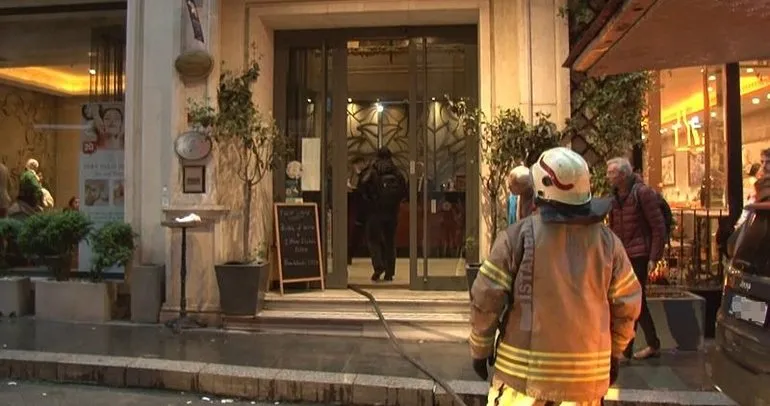 Beyoğlu’nda otelde korkutan yangın