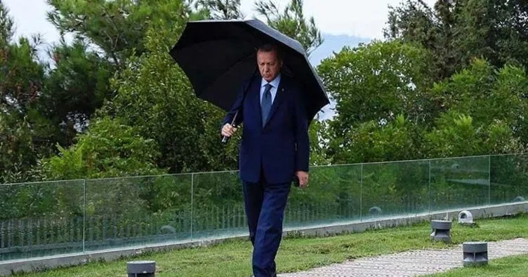 Başkan Erdoğan’ın yağmurlu havada çekilen fotoğrafı paylaşıldı