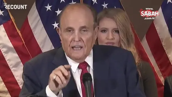 Trump'ın avukatı Giuliani'nin saç boyası aktı, sosyal medyada olay oldu | Video