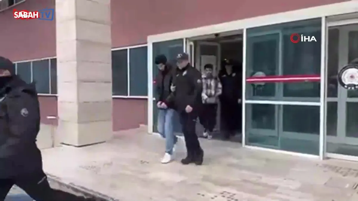 Manisa merkezli 5 ilde DEAŞ operasyonu: 4 tutuklama | Video videosunu izle Manisa merkezli 5 ilde DEAŞ operasyonu: 4 tutuklama | Video videosunu izle